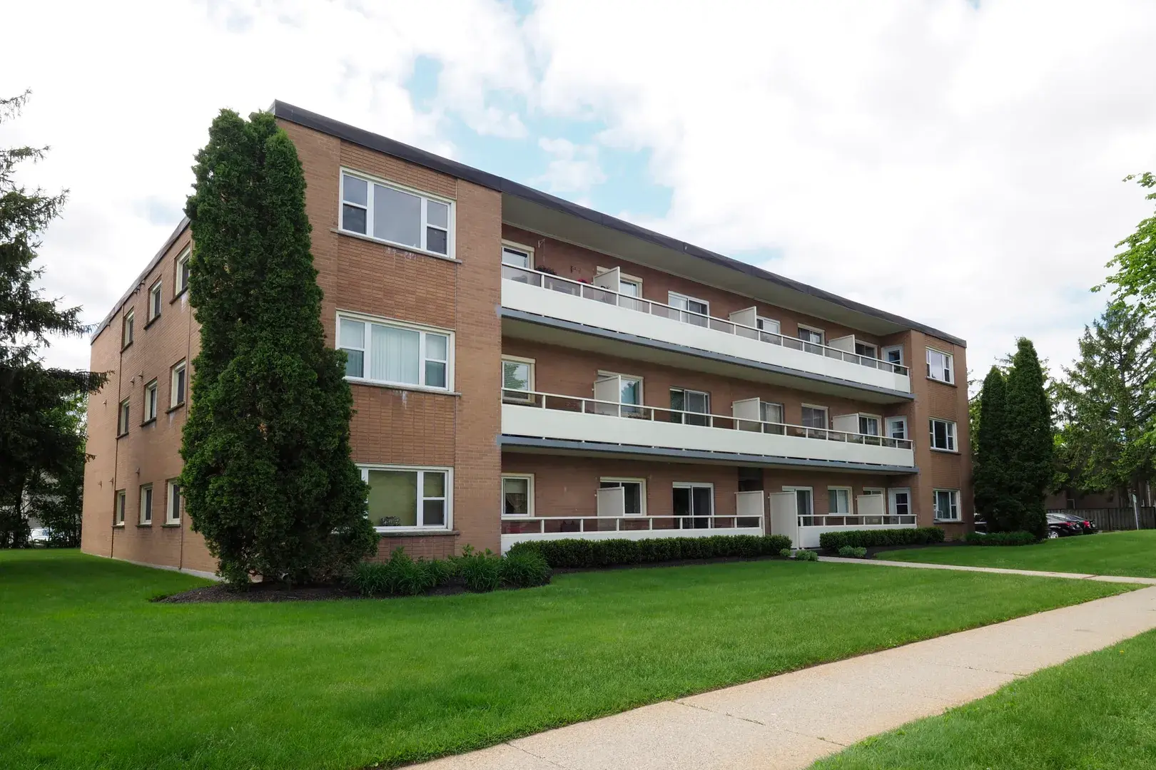 Lorraine Apartments — photo 1 of 10
