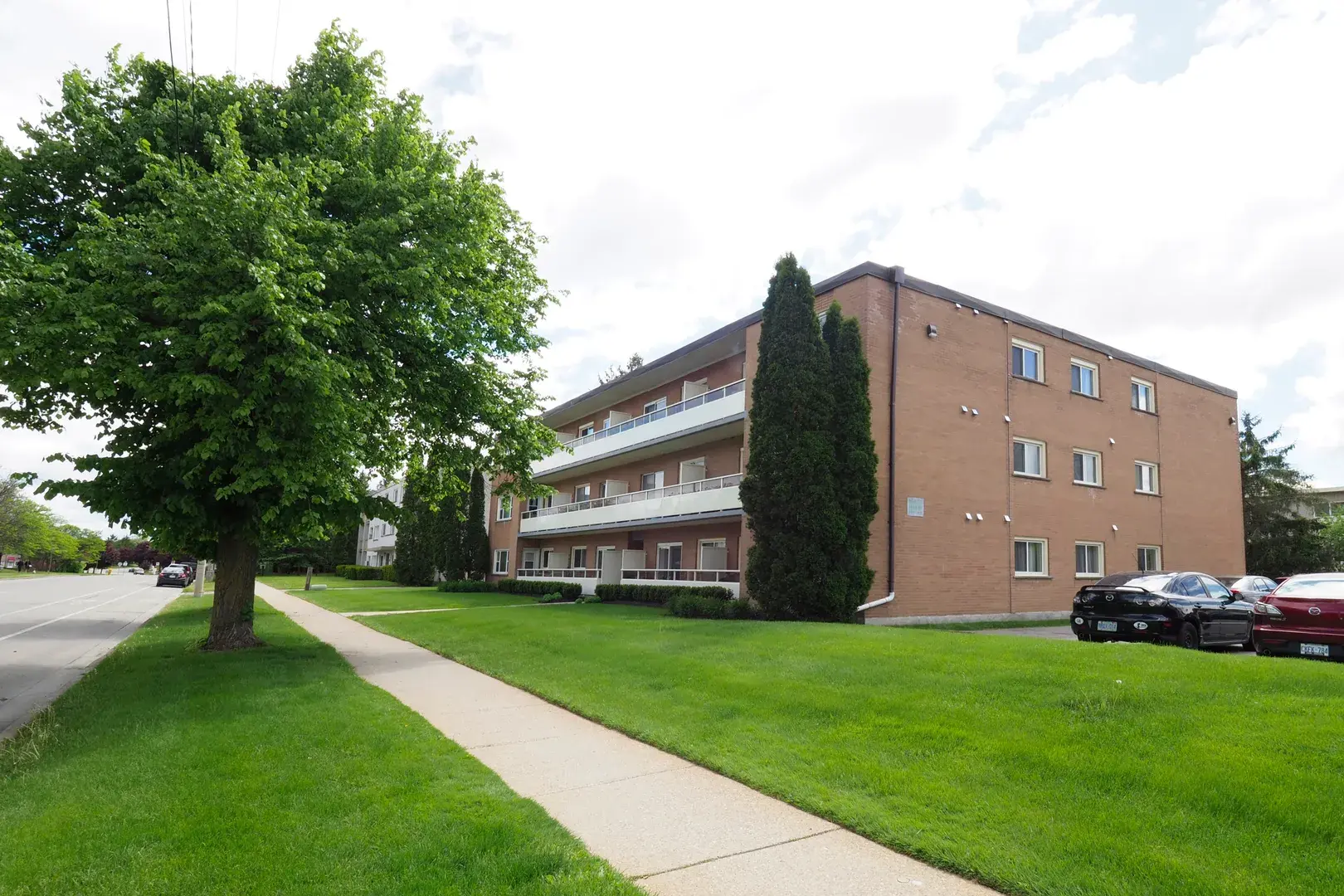 Lorraine Apartments — photo 3 of 10