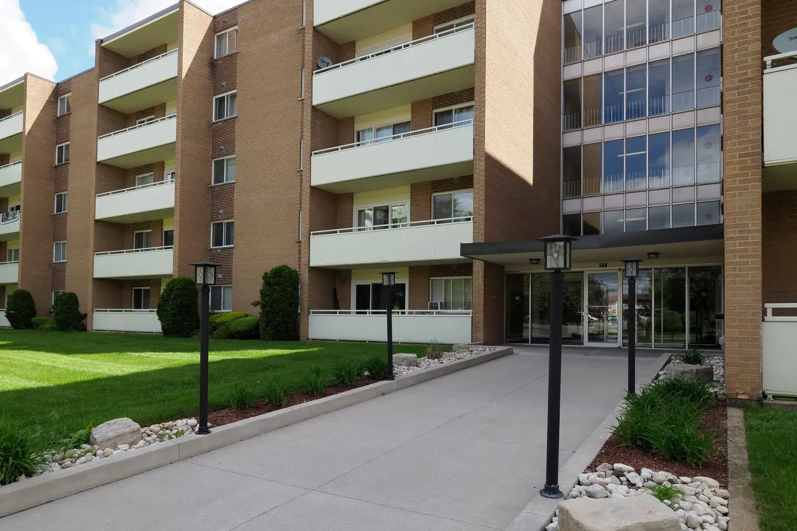 Confederation Apartments — photo 4 of 10