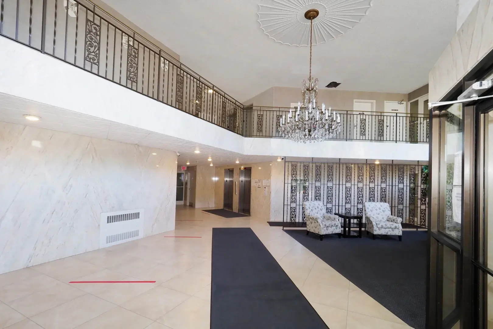 Bluebird Apartments — photo 5 of 9