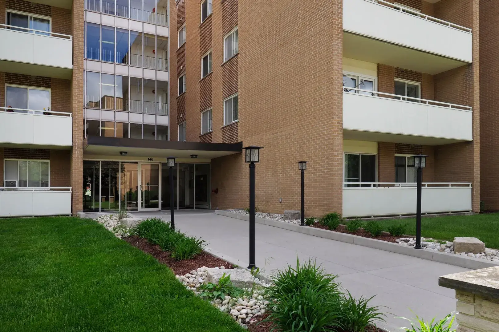 Confederation Apartments — photo 5 of 10