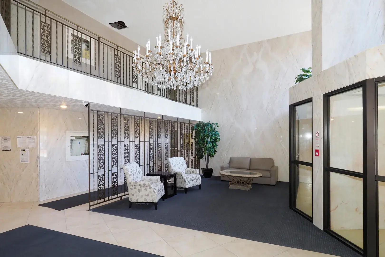 Bluebird Apartments — photo 6 of 9