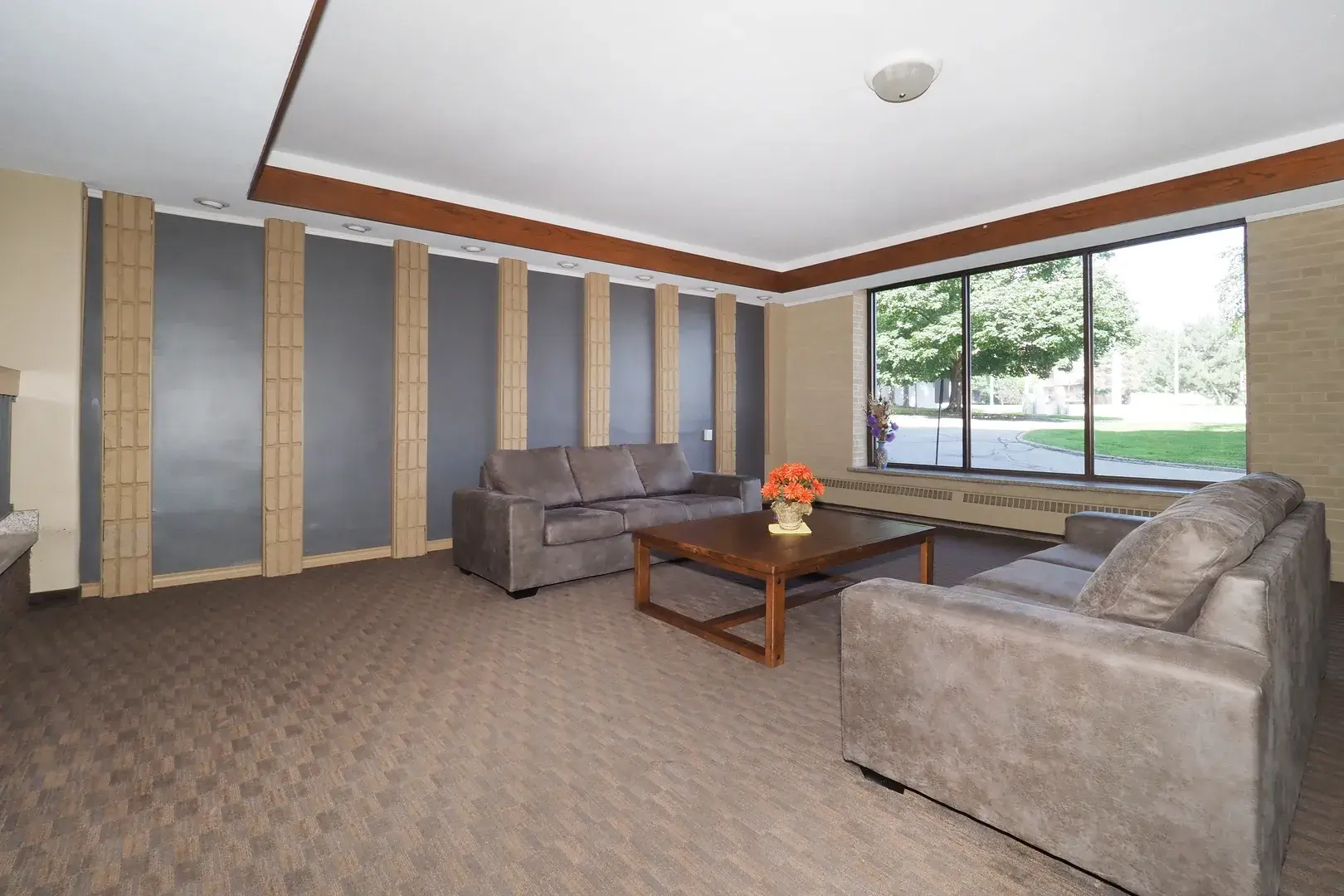 Hickory Apartments — photo 7 of 10