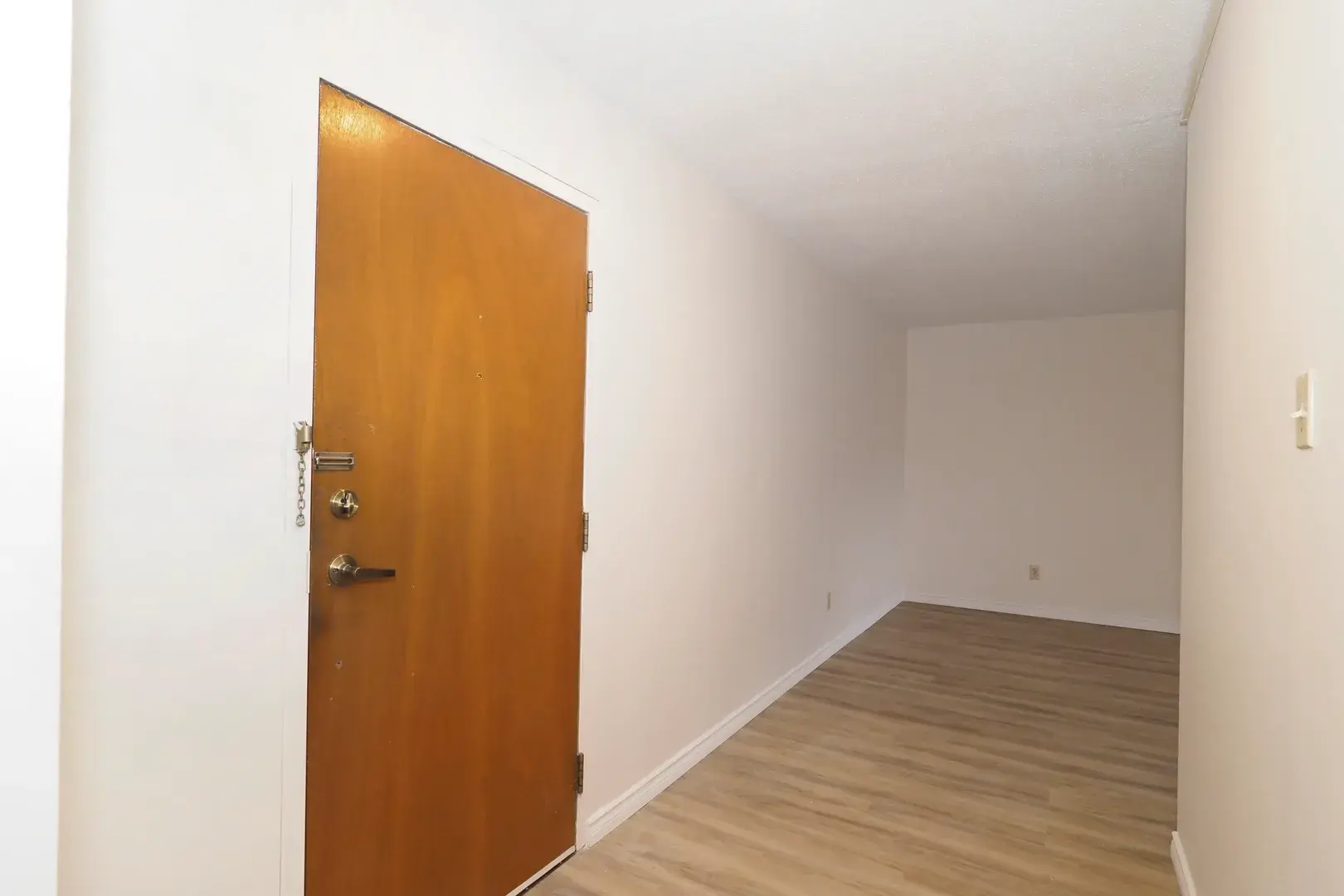 Confederation Apartments — photo 9 of 10